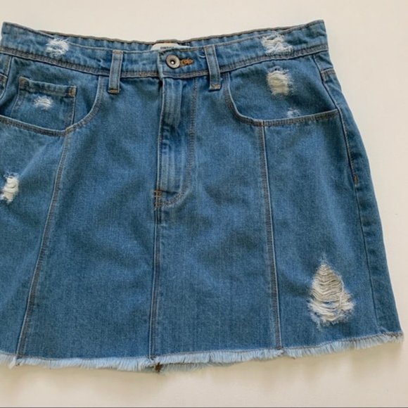 Forever 21 Jean Mini Skirt Seamed Front Distressed Raw Hem Denim Skirt Size 30 - Picture 5 of 10